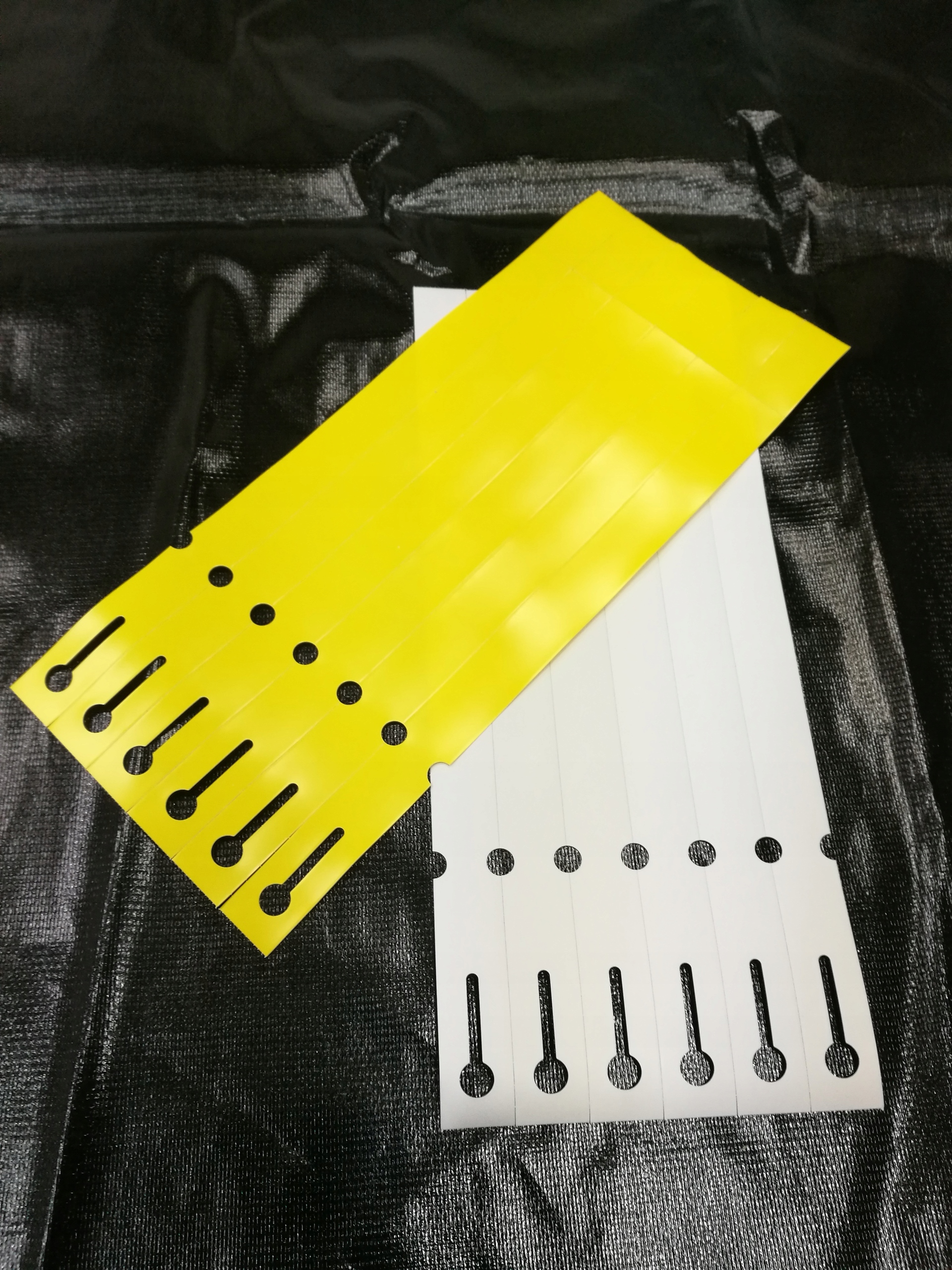 Etykiety folio pętlowe ogrodnicze Białe 300x20mm - 100 sztuk, regulowane 60-140 mm, odporne na warunki atmosferyczne - obrazek 12